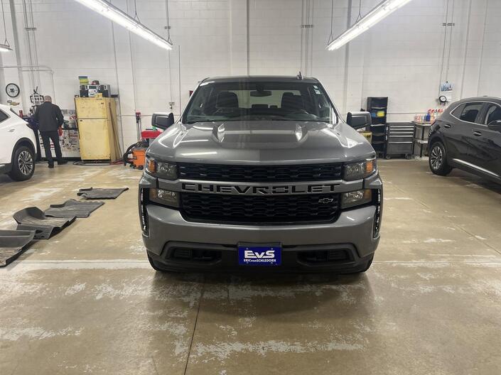 2021 Chevrolet Silverado 1500 Custom Crew Cab 4WD DarkEssentialsPkg w/20s RemoteStart Milwaukee WI
